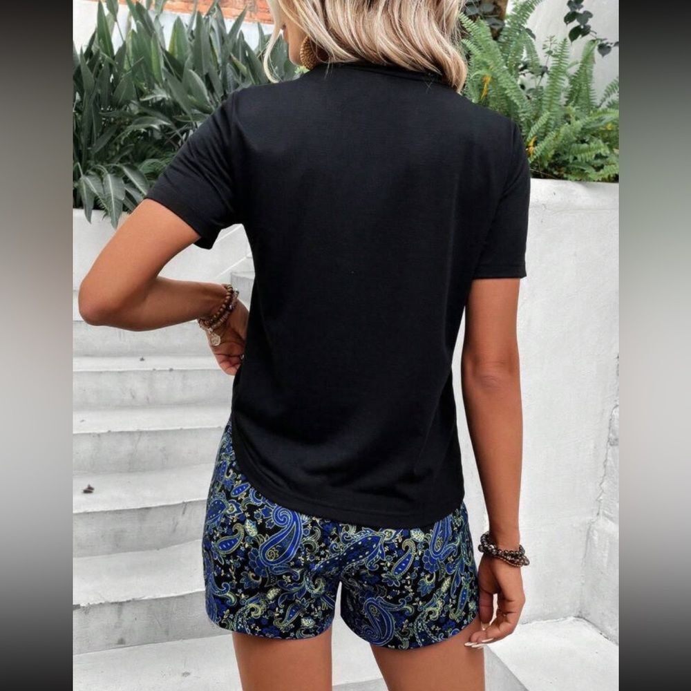 SHEIN Paisley Print Patch Pocket Tee and Short Set - Picture 3 of 7